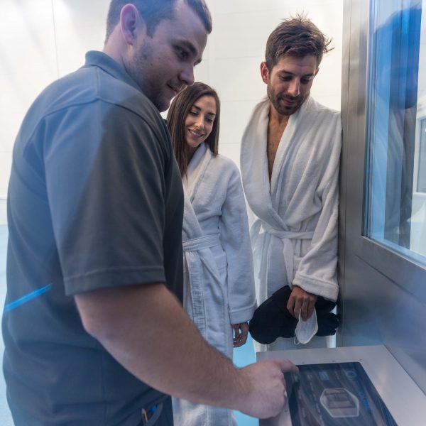 cryotherapy_operator-600x600
